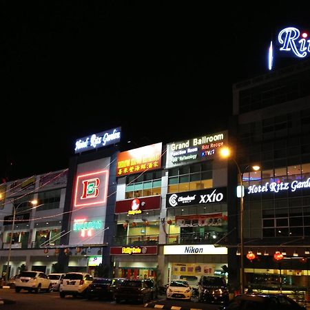 Ritz Garden Hotel Manjung Lumut Exterior photo